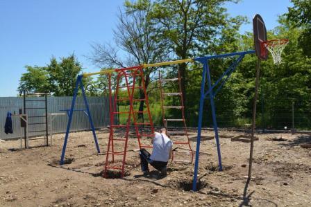 В Ванновском поселении устанавливают воркаут площадку